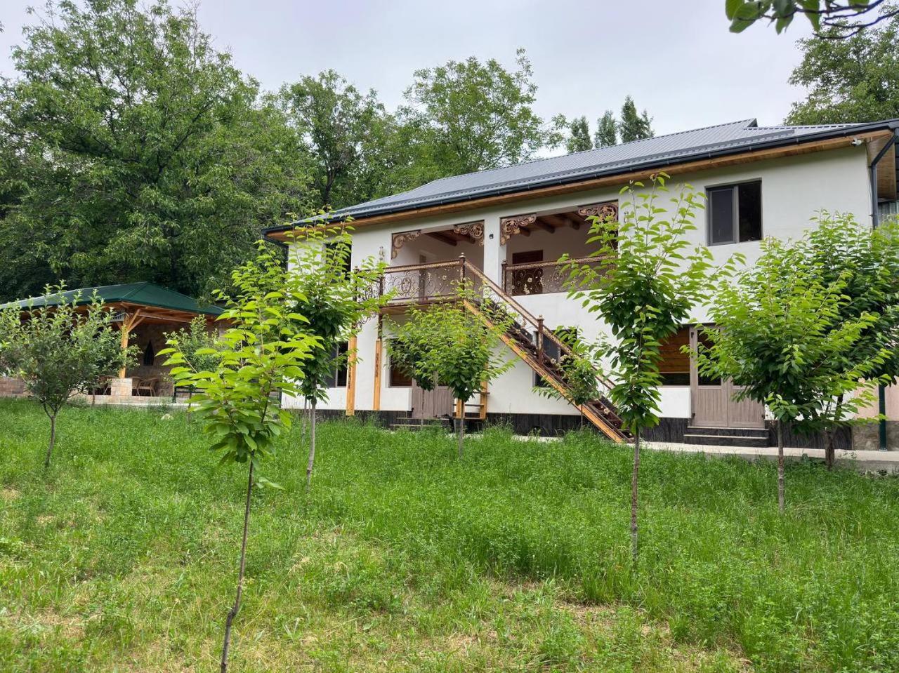Hayat Guesthouse Nuratau Mountain Yukary-Ukhum Exterior photo